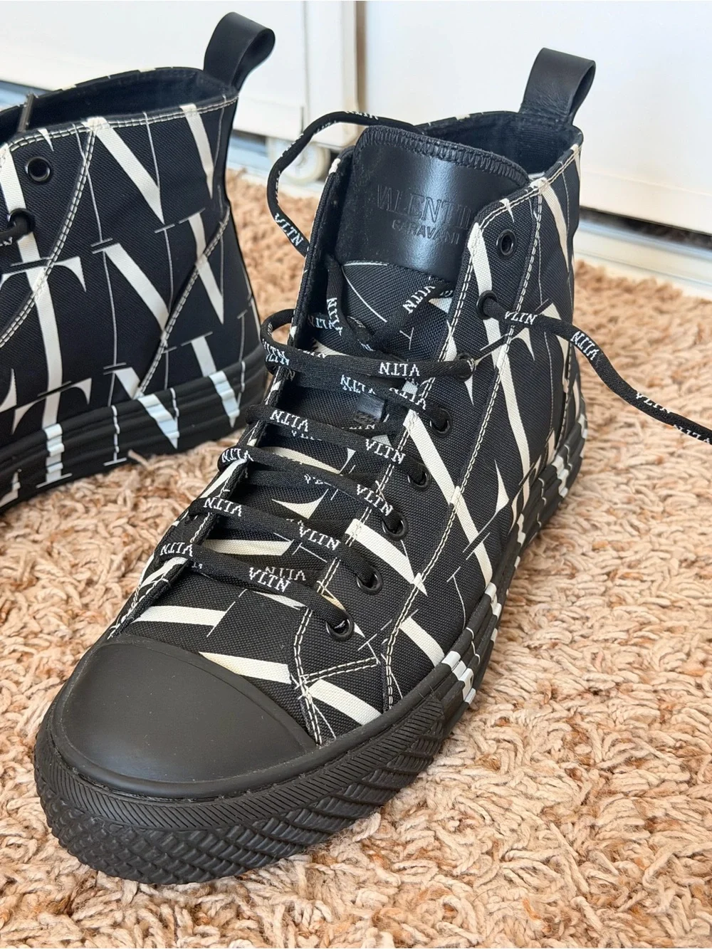 Valentino “Giggies” Men’s EUR 41 High-Top Sneakers with White Graphic Print